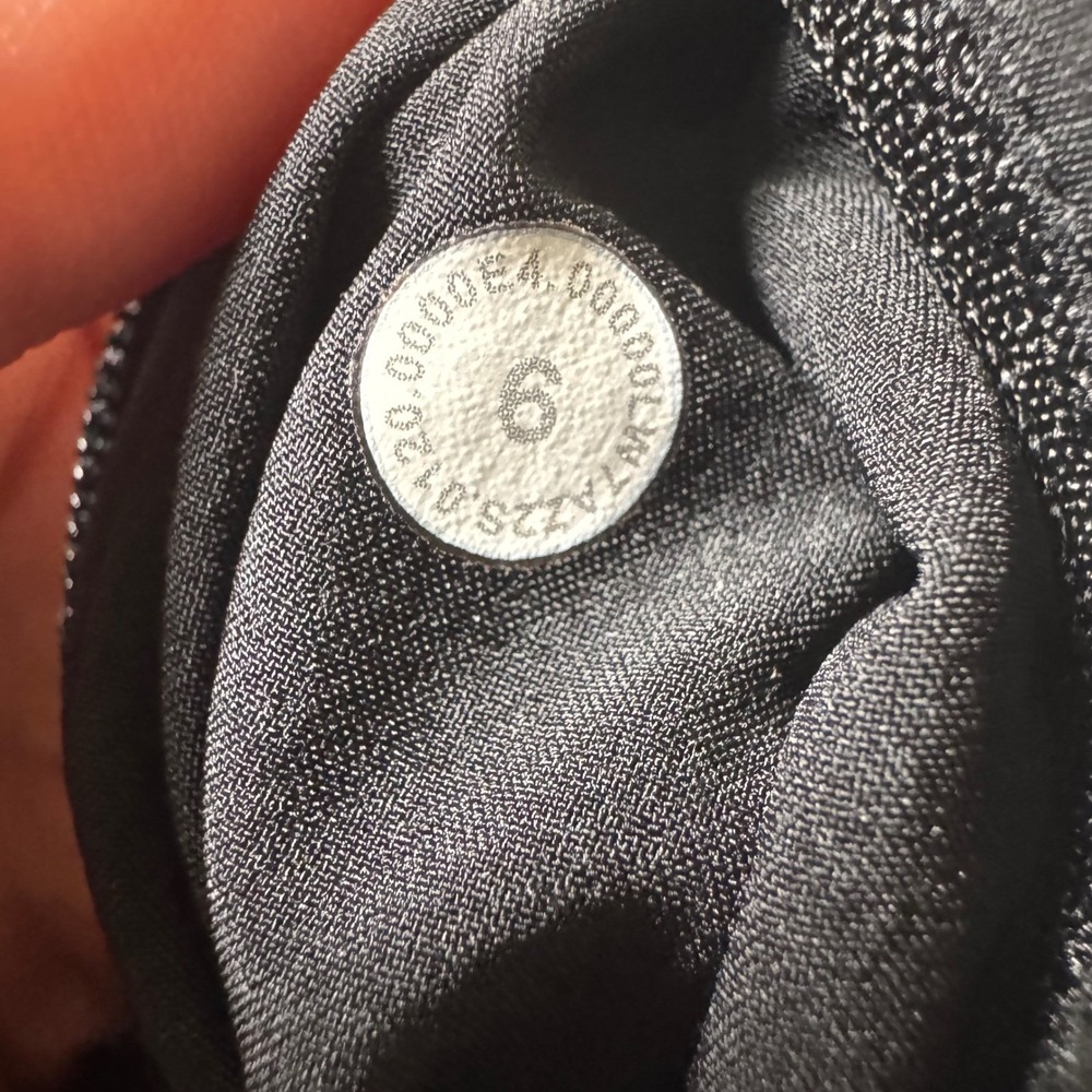 Lululemon Tracker Shorts Black Size 6 Activewear Athleisure Fitness - Picture 5 of 6
